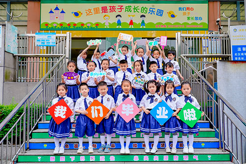 富阳定格美好时光幼儿园毕业季拍照留影
